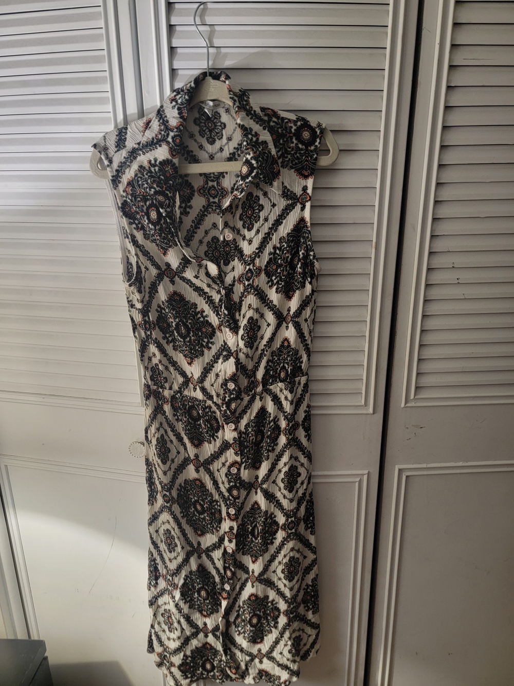 Charlotte Russe Black & Cream Sleeveless Button-Front Maxi Dress